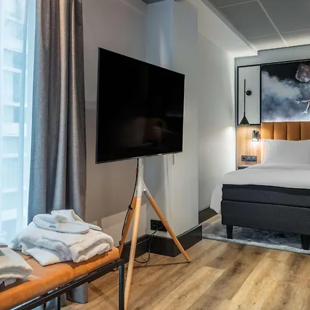 Radisson Blu Royal Garden Hotel, Hotell