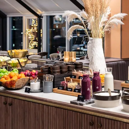 Radisson Blu Royal Garden Hotel, Hotell